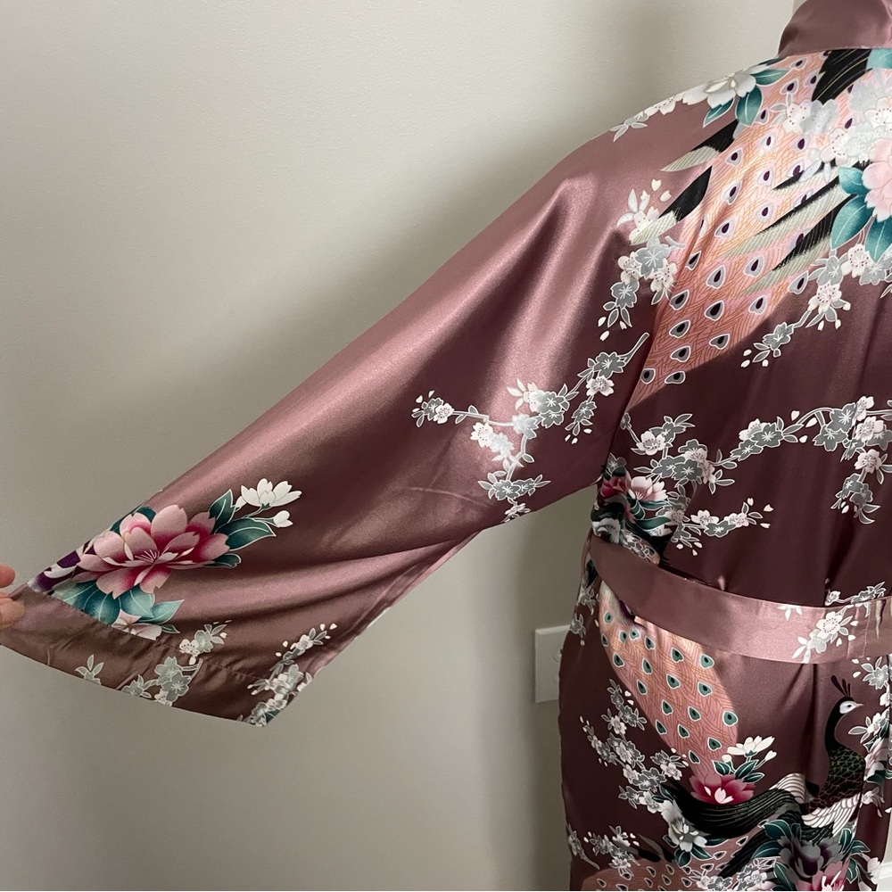 Kim and Ono Robe Kimono Charmeuse Asian Floral Silky Satin Long Pockets Pink - Picture 7 of 13